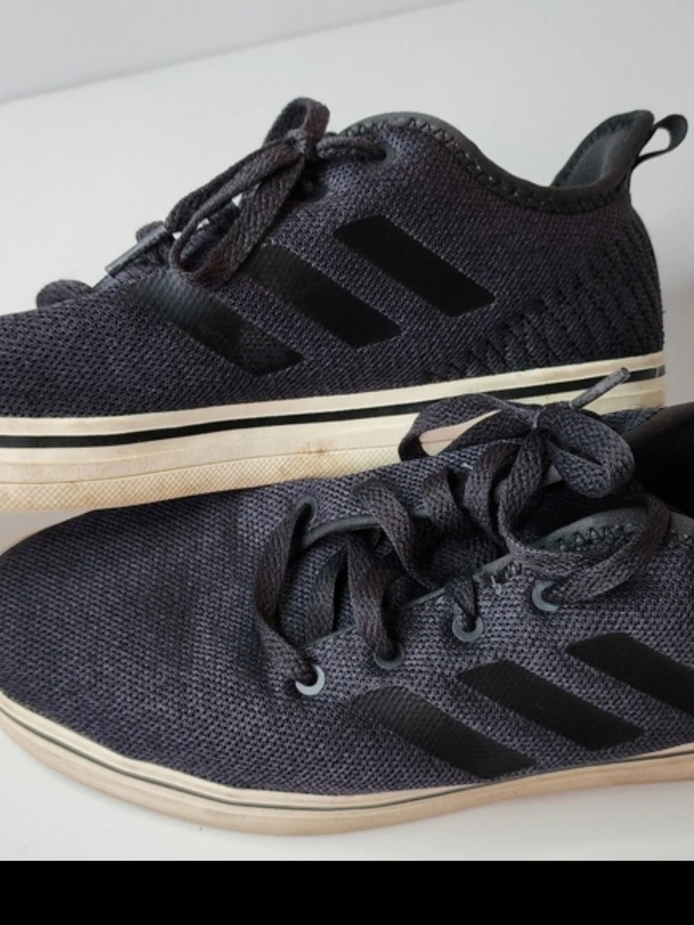 adidas Swift Run Men's Black & White Sneakers US 9.5